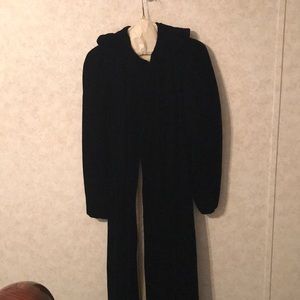 Vintage handmade Custom I would say a Size small. Black velvet.